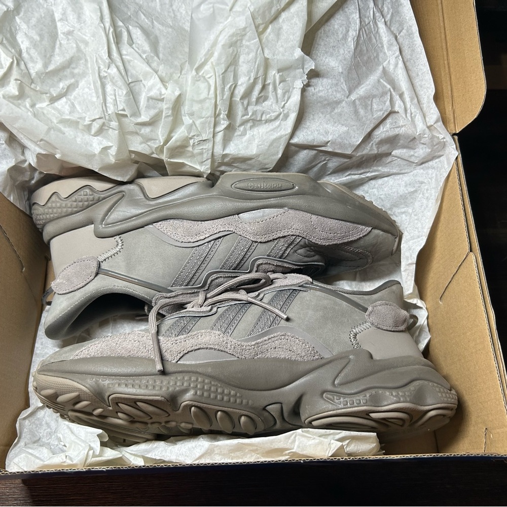 Ozweego Adidas Originals Natural Size 9